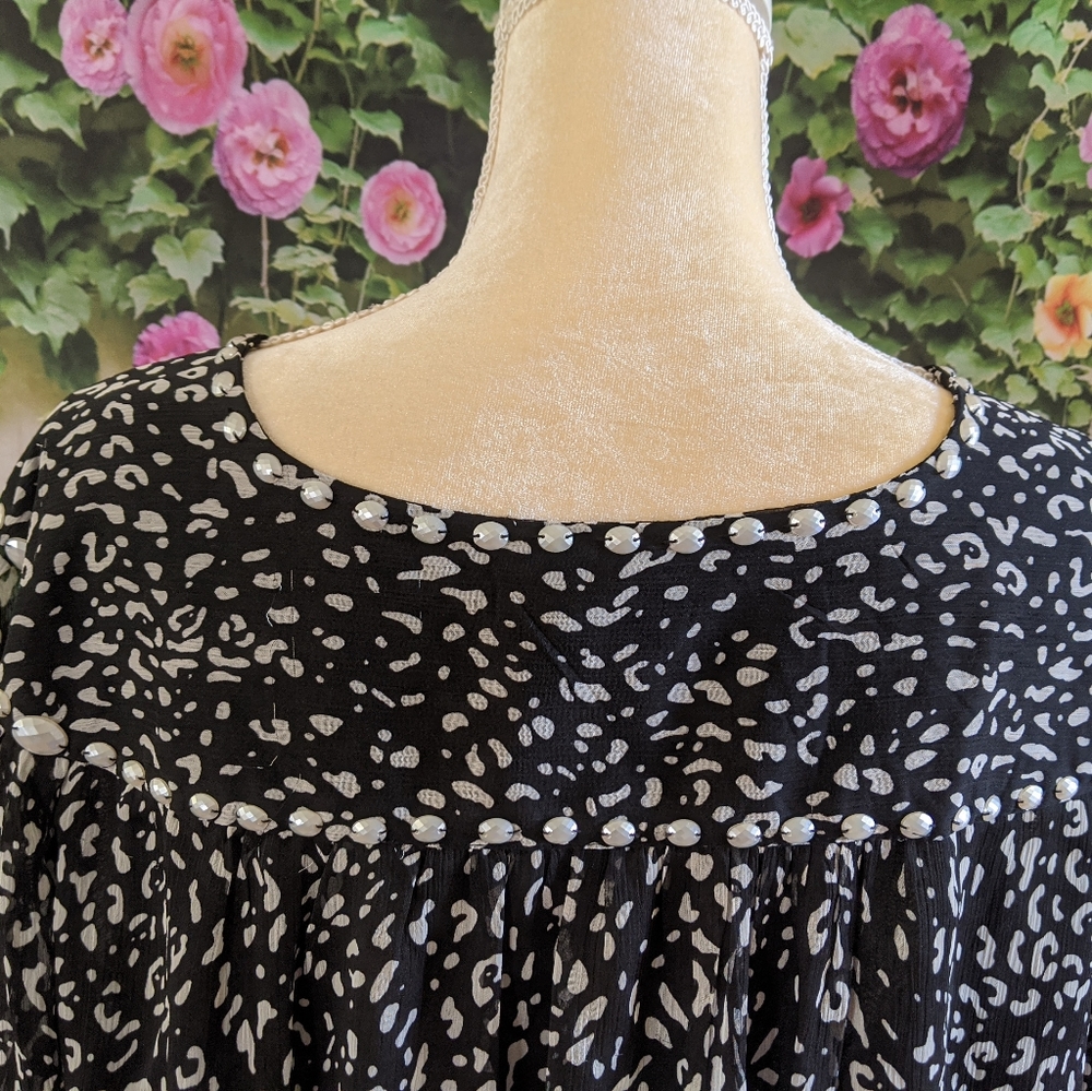 Embellished Tunic Top 2X - Picture 2 of 10